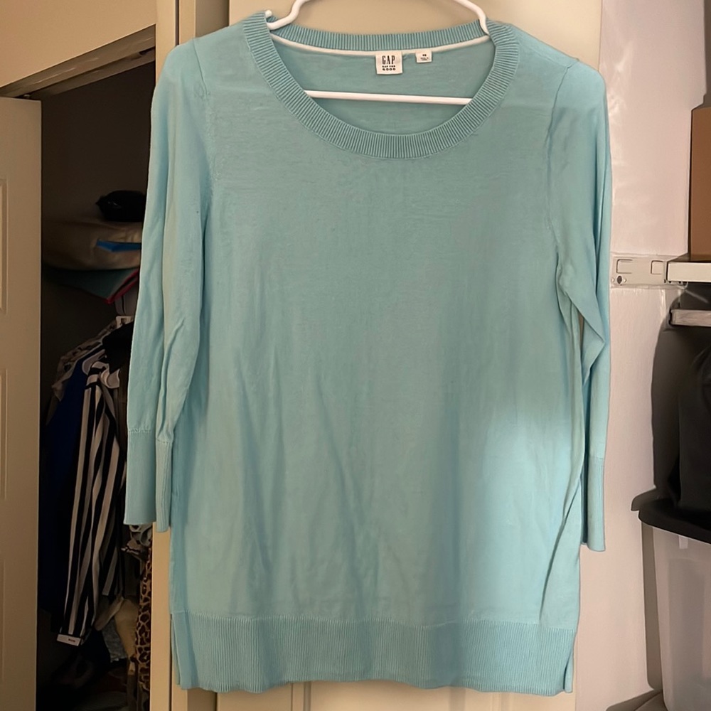 3/4 quarter sleeve length sweater. Worn once size xs